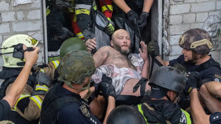 Attacco di droni russi su Kharkiv: sette morti, tra cui bambini