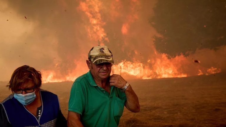Manifestanti chiedono controllo del governo sugli incendi in Spagna