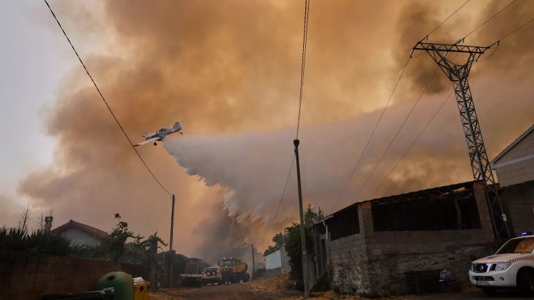 La Spagna potenzia le forze antincendio, caldo record insiste