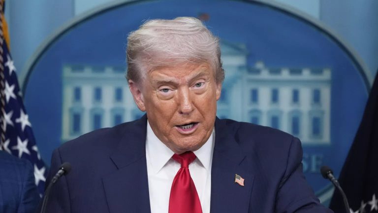 Trump vuole incontro Putin-Zelensky e prevede scambio di territori