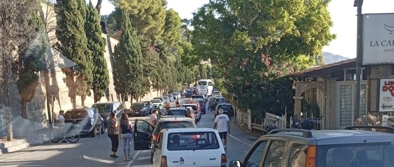Taormina, incidente a Spisone: scooter contro bus, ferito un ragazzo