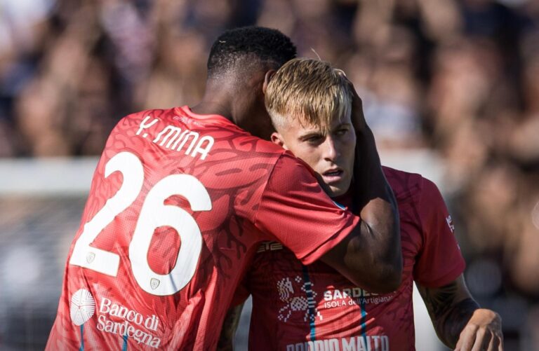 Cagliari-Parma 2-0, Mina e Felici affondano Cuesta