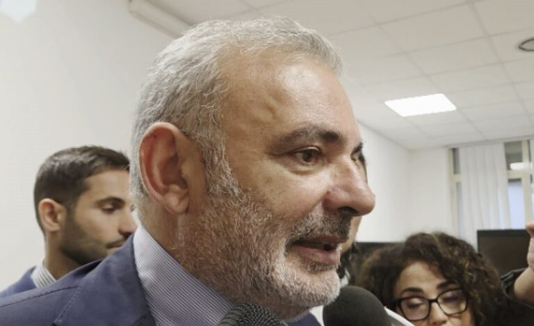 Mafia, Curcio: “I capi clan continuano a dirigere dal carcere, andrebbero schermati i cellulari” Mafia, Curcio: “I capi clan continuano a dirigere dal carcere, andrebbero schermati i cellulari”