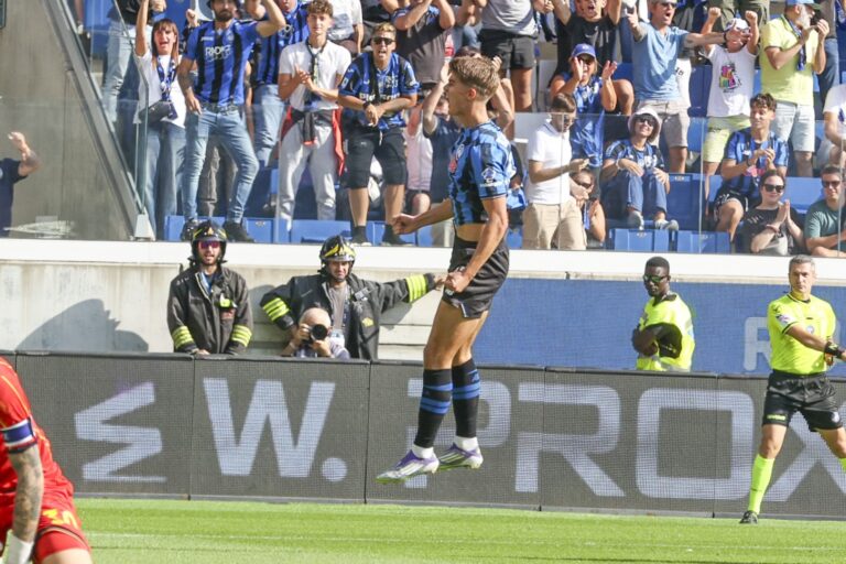 L’Atalanta travolge il Lecce 4-1, doppietta di De Ketelaere