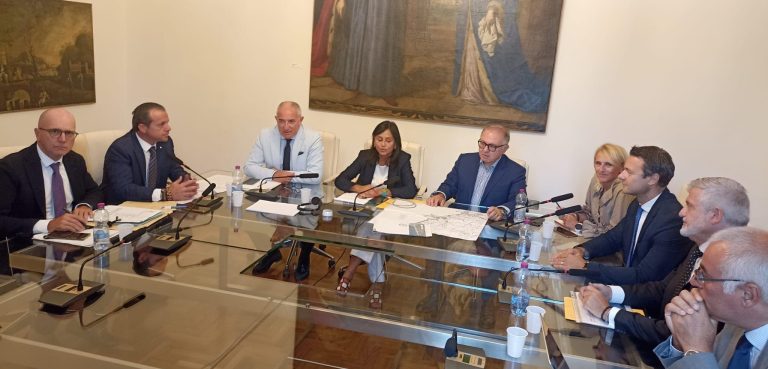 Raddoppio Rfi, Taormina punta a “migliorare il collegamento con l’Aeroporto di Catania”