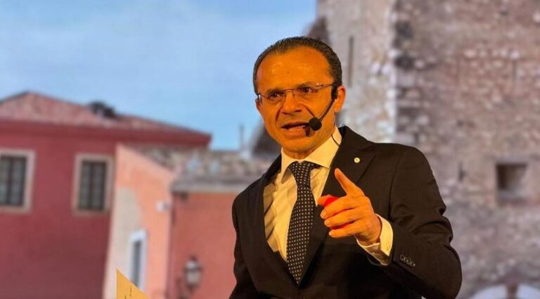 Voto anticipato, De Luca conferma: “Politiche e Regionali già a settembre 2026. Non è fantapolitica”