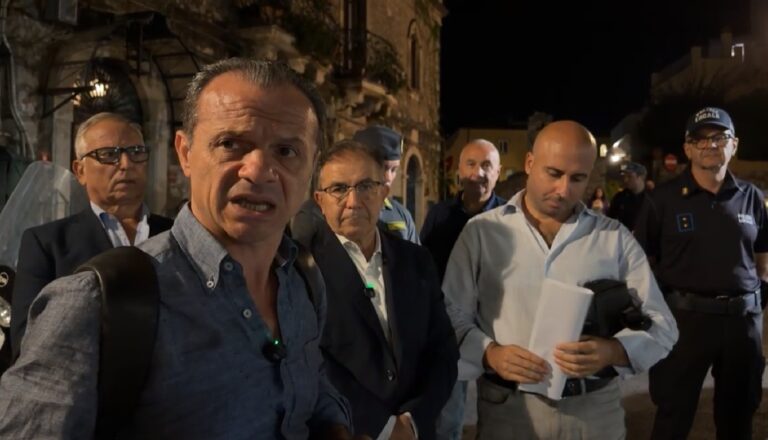 De Luca alla De Luca: corregge al Var la (sua) “cassata” sugli ispettori ambientali ma sorvola con nonchalance