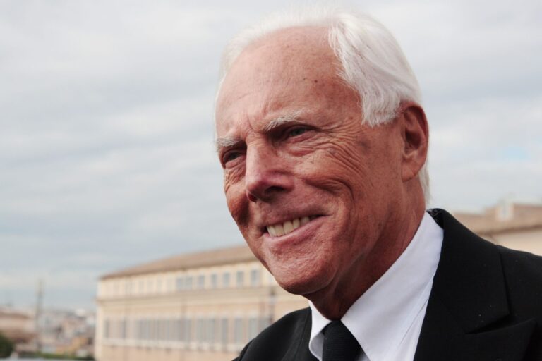 Armani, il testamento: lusso diviso in due, la Maison al mercato e le case agli affetti