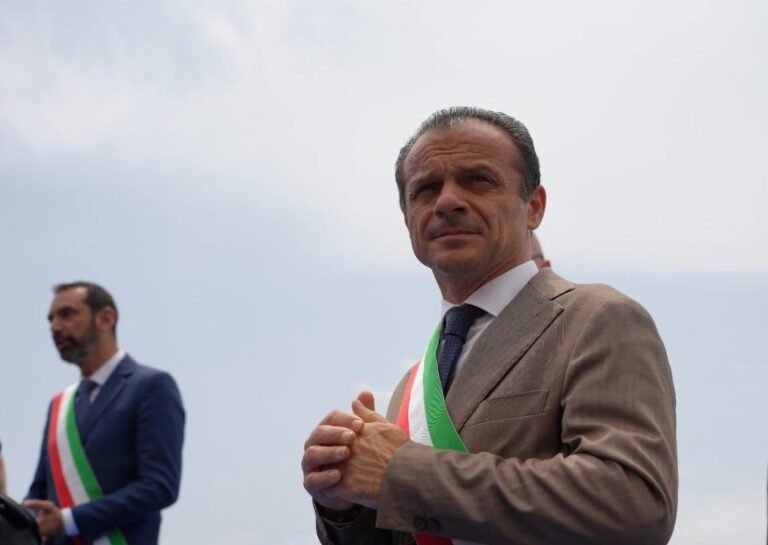 “Alternativi a ScN”, deflagra la bomba che spinge De Luca al ritorno a Messina