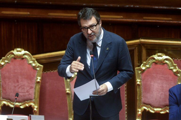 Salvini: “Il saluto all’ambasciatore russo? É giusto per avere un dialogo” Salvini: “Il saluto all’ambasciatore russo? É giusto per avere un dialogo”