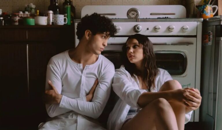 “Semplicemente” feat. Mida, in uscita il nuovo singolo di Sarah Toscano