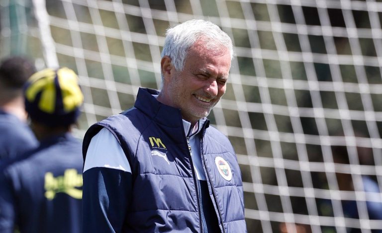 Mourinho torna in Serie A: indizio clamoroso, scelta la panchina Mourinho torna in Serie A: indizio clamoroso, scelta la panchina