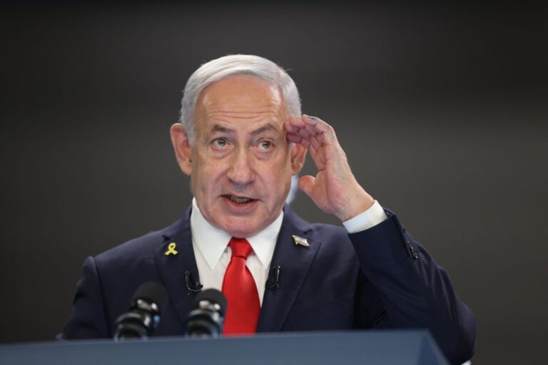 Netanyahu all’Onu tra fischi e proteste: “Daremo la caccia ad Hamas. Liberate gli ostaggi”