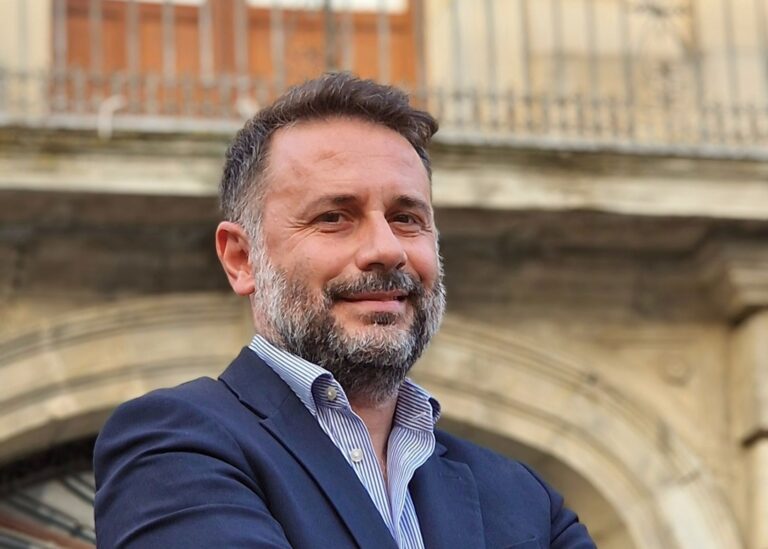Di Paola (M5S): “De Luca è andato per un anno a scuola da Schifani. Ora si è ricreduto…”