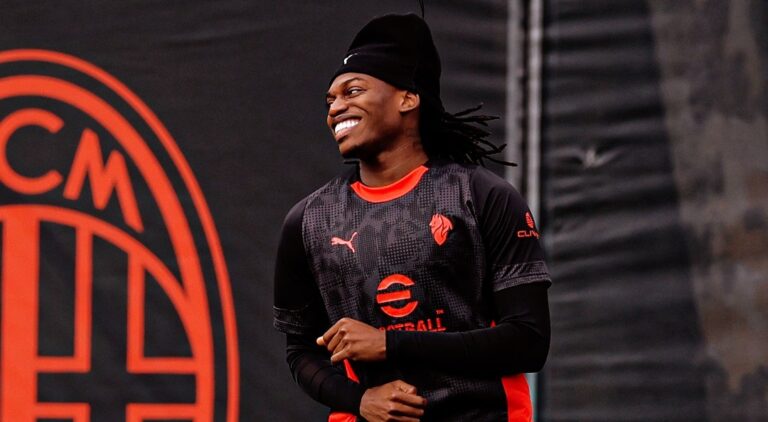 Milan, Leao recuperato per il Napoli ma partirà dalla panchina
