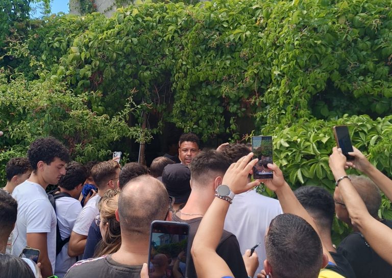 Ronaldo in vacanza a Taormina, tappa a Savoca sulle orme del “Padrino”