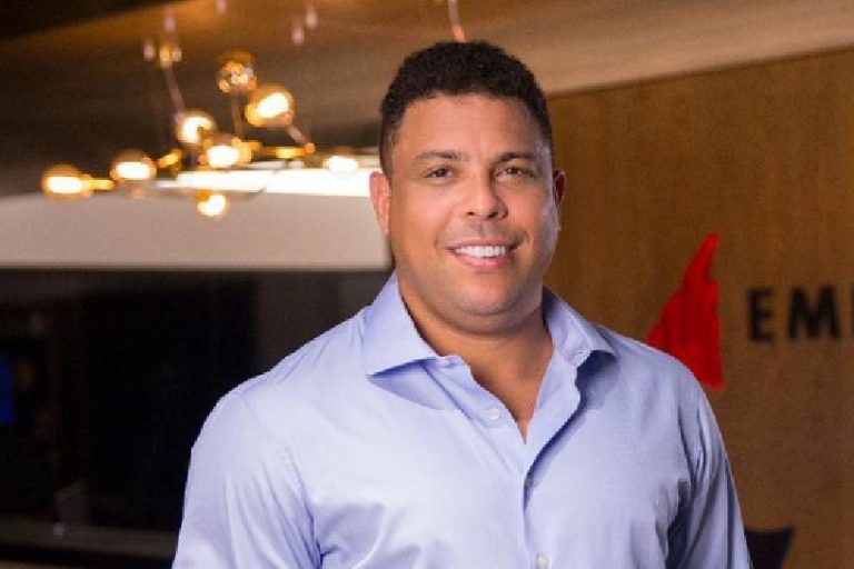 Ronaldo “infiamma” Taormina, fans scatenati assaltano l’hotel del Fenomeno Ronaldo “infiamma” Taormina, fans scatenati assaltano l’hotel del Fenomeno