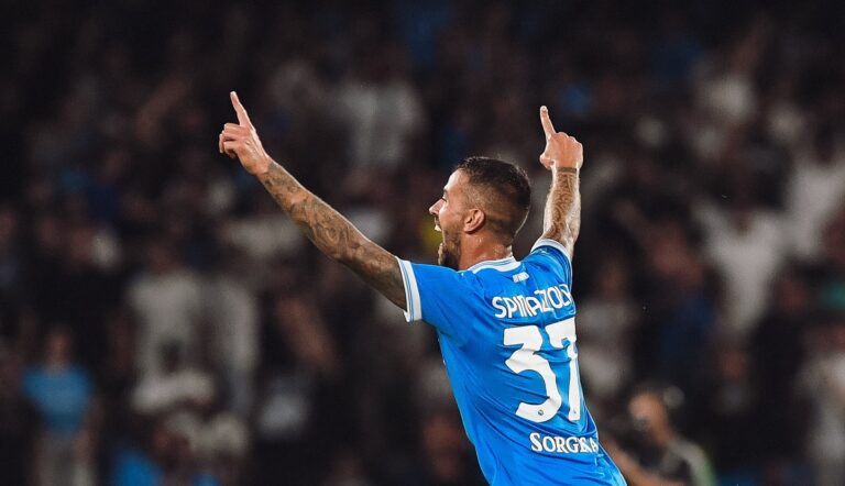 Il Napoli batte il Pisa 3-2 e vola a punteggio pieno in testa alla classifica