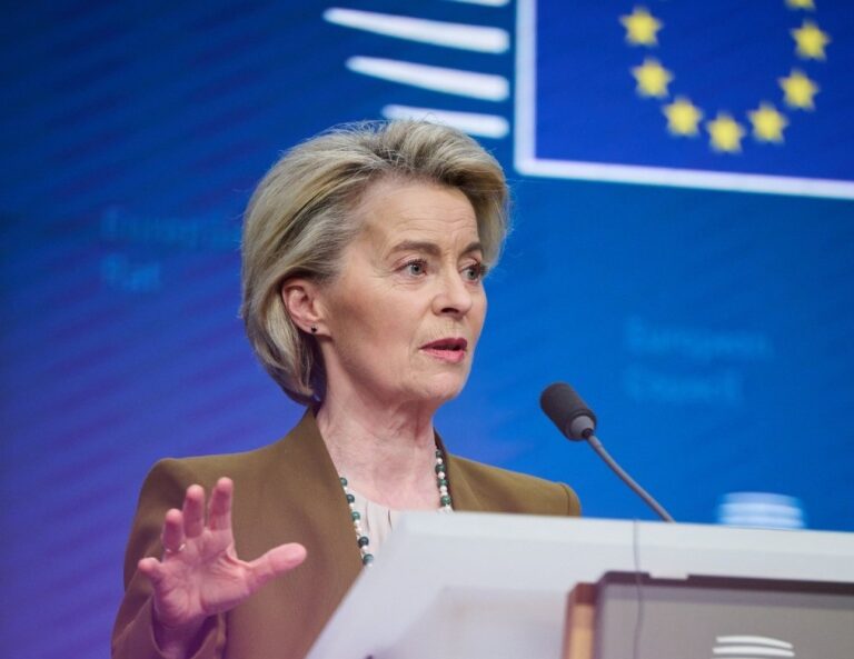 Ursula come Alice. Se l’Europa è nelle sue mani, si salvi chi può