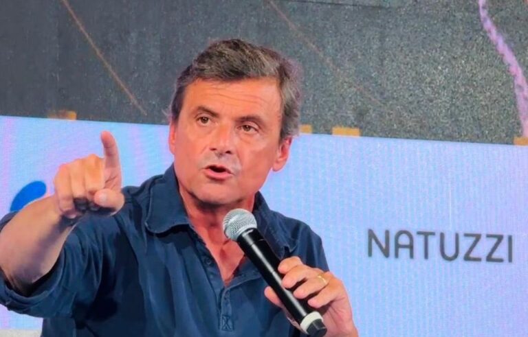 Calenda flirta con Forza Italia: “Non sto nel campo largo”
