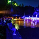 Odissea 2025, stagione da record: 15 mila spettatori alle Gole Alcantara 5 d Il pubblico e gli attori immersi nel palcoscenico naturale delle Gole