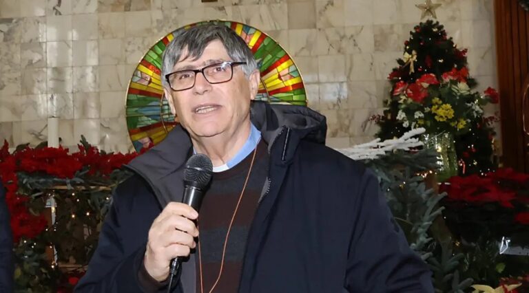 Proiettile consegnato in chiesa a don Patriciello, fermato un uomo a Caivano Proiettile consegnato in chiesa a don Patriciello, fermato un uomo a Caivano