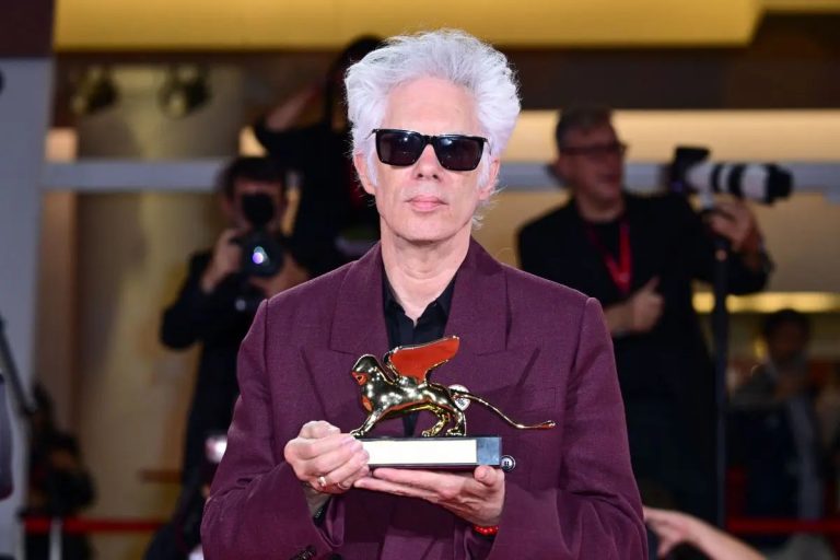 A Venezia Leone d’oro a Jarmush, premiati Servillo e Rosi