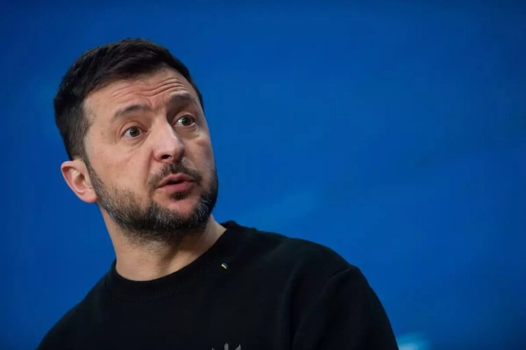 Ucraina, Zelensky: “Russia colpisce ancora mentre gli Usa e il mondo intero chiedono la pace”