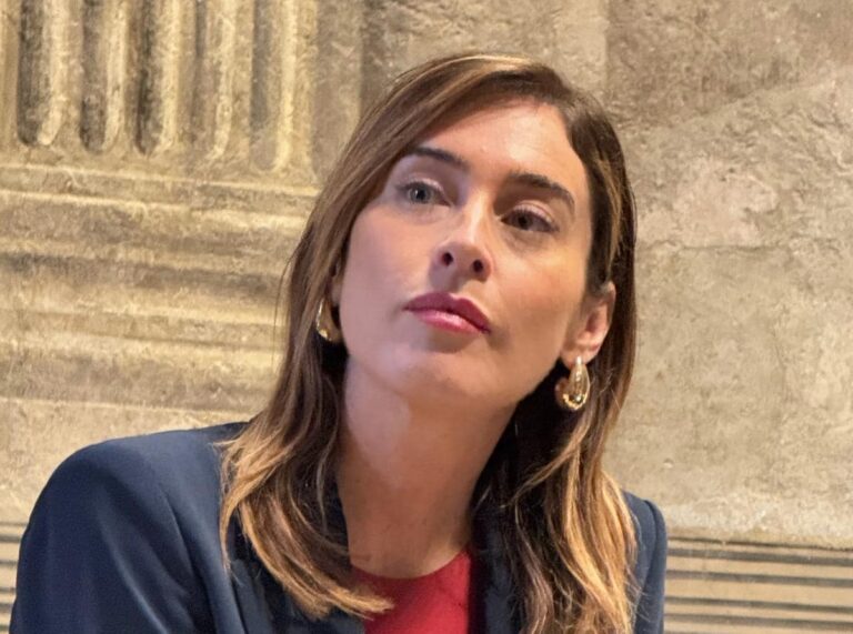 Boschi: “Governo cambia la legge elettorale per tenersi Palazzo Chigi”