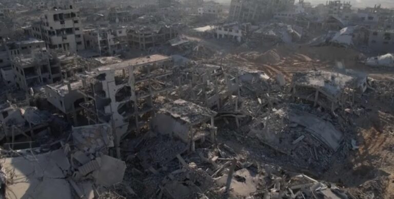 Le macerie a Gaza City riprese da un drone durante il cessate il fuoco