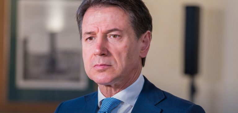 Conte: “Definanziare folli piani militari”