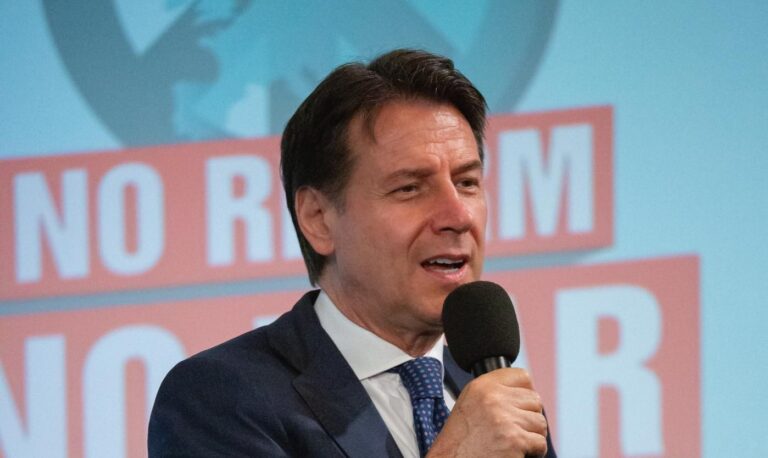 Conte: “Italia in piazza per Gaza, TeleMeloni spaventa gli italiani con i missili russi”