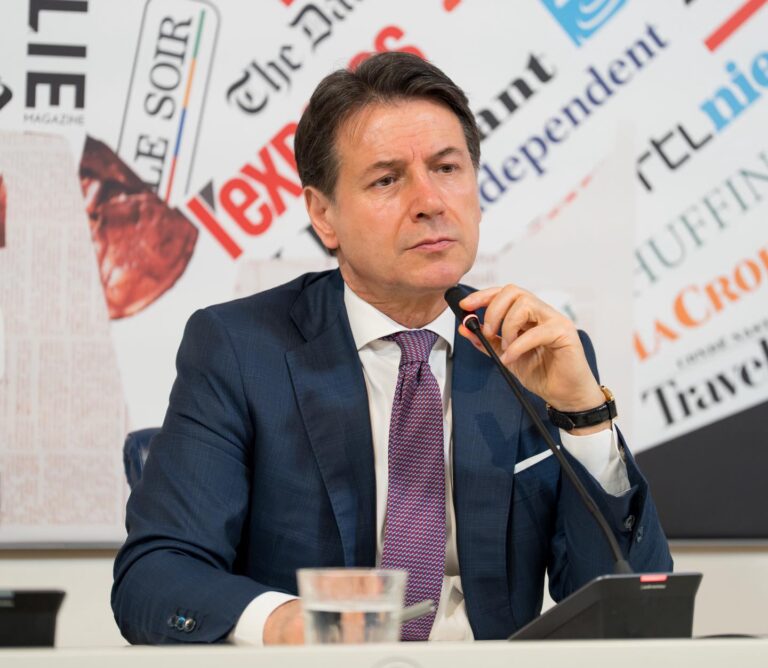 Conte: “Meloni smetta di nascondersi dietro al Superbonus”