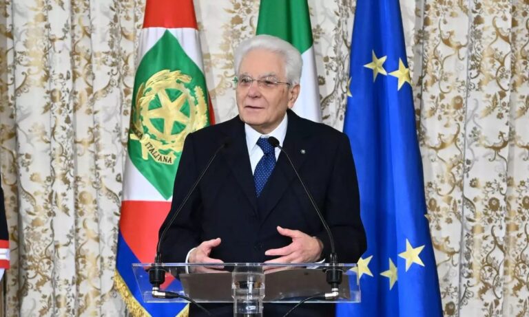 Mattarella: “Il lavoro in Italia procede a velocità diverse. Questione salari non può essere elusa”