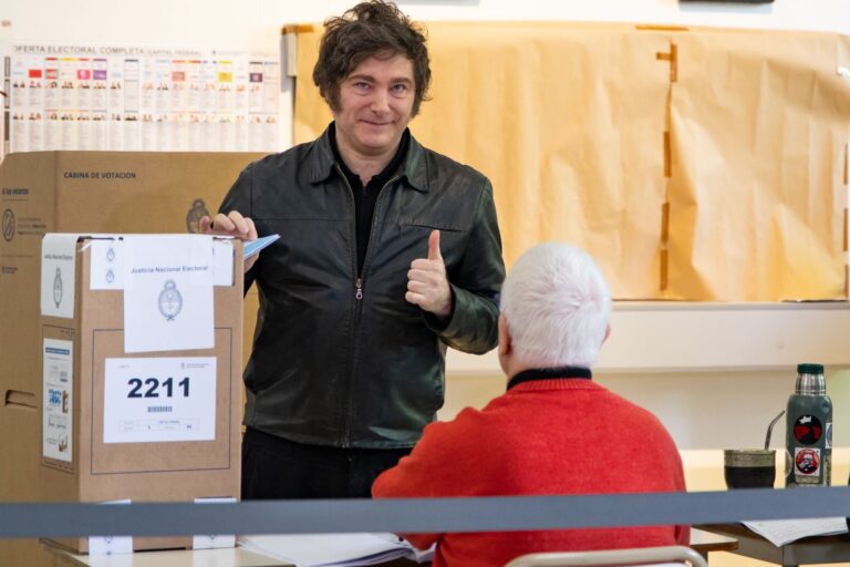 Milei vince le elezioni di metà mandato in Argentina con oltre il 40% dei voti