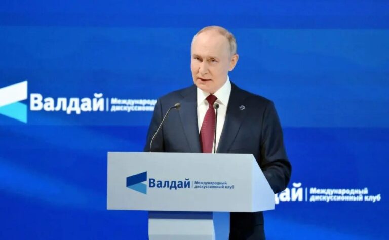 Putin: “Trump sta facendo molto per risolvere crisi complesse”