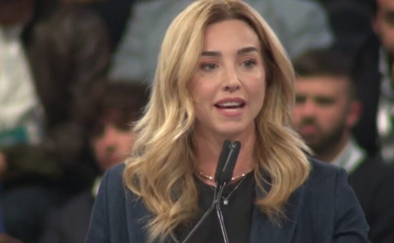 Salis allo scoperto. Va a “casa Renzi” e si prende la sinistra: “Ora pensiamo al futuro”