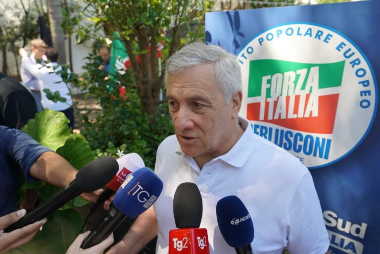 Manovra, Tajani: “Non ci sarà alcuna tassa sugli extraprofitti”
