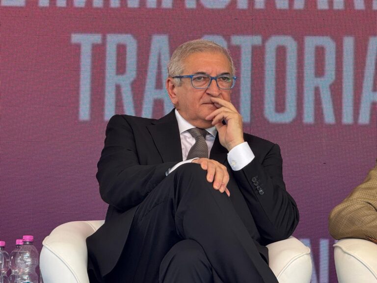 Pnrr, Foti: “96% di progetti attivi, spesi 148 miliardi. Con la settima rata raggiunto il 54% degli obiettivi”