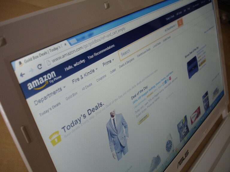 Amazon taglia 14 mila posti di lavoro e annuncia investimenti nell’IA