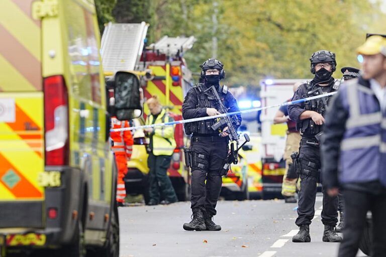 Attacco fuori da una sinagoga a Manchester, 2 morti e 3 feriti gravi. Neutralizzato l’aggressore