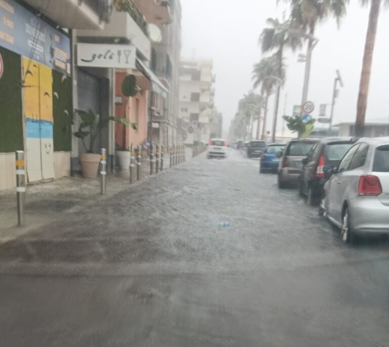 Maltempo, nel comprensorio di Taormina strade come fiumi. Allagamenti anche a Letojanni e Naxos