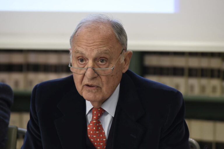 Fondi d’investimento, Consob semplifica il processo di quotazione in Italia Fondi d’investimento, Consob semplifica il processo di quotazione in Italia