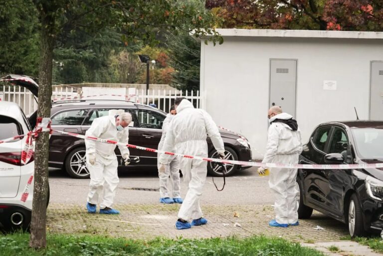 Donna accoltellata a Milano, è grave. In fuga l’ex marito
