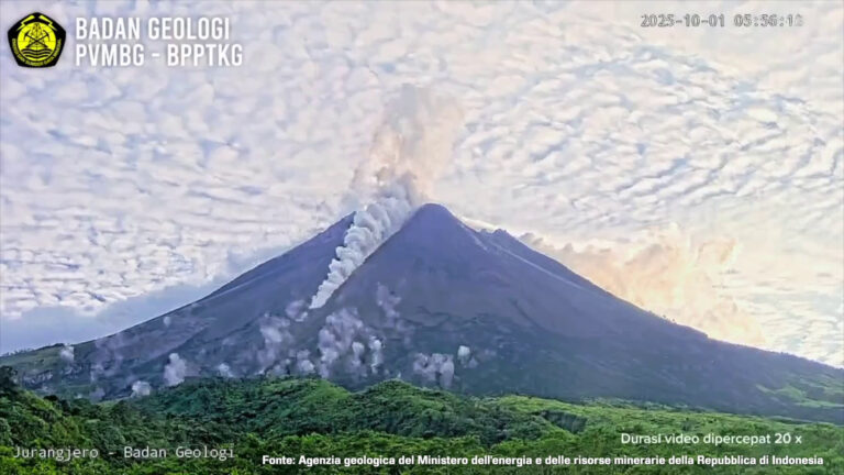 Indonesia, si risveglia il super-vulcano Merapi
