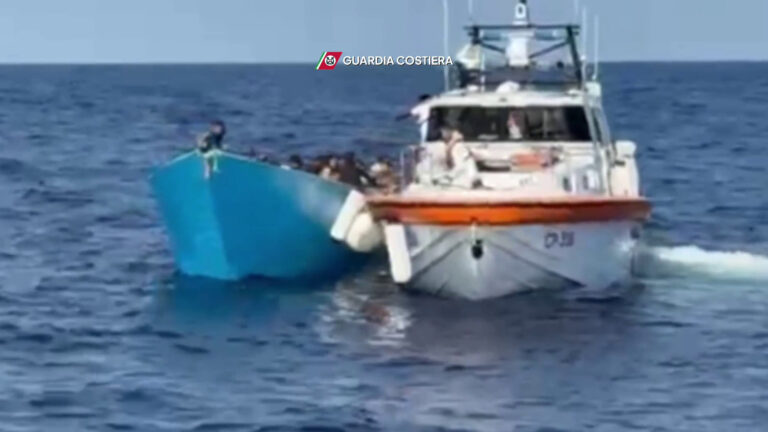 Lampedusa, il soccorso di 91 migranti