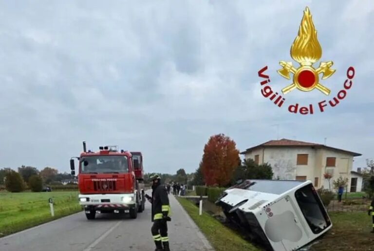 Scontro tra bus di studenti e auto nel Trevigiano. Morto il conducente del suv, 15 ragazzi feriti