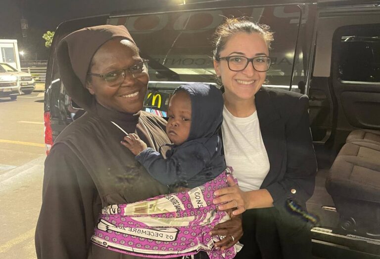 Il piccolo Primael dal Benin a Taormina: un’altra vita da salvare. Commovente arrivo al Ccpm