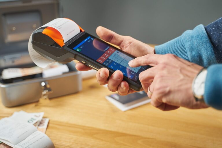 Report Bankitalia, il 61% dei pagamenti in contanti. Cresce l’utilizzo di strumenti elettronici Report Bankitalia, il 61% dei pagamenti in contanti. Cresce l’utilizzo di strumenti elettronici