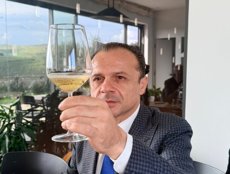 De Luca: “Mi ricandiderei alla Regione. Noi in posizione baricentrica”